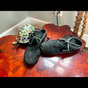 Minnetonka Size 10 Sole-less Moccasins